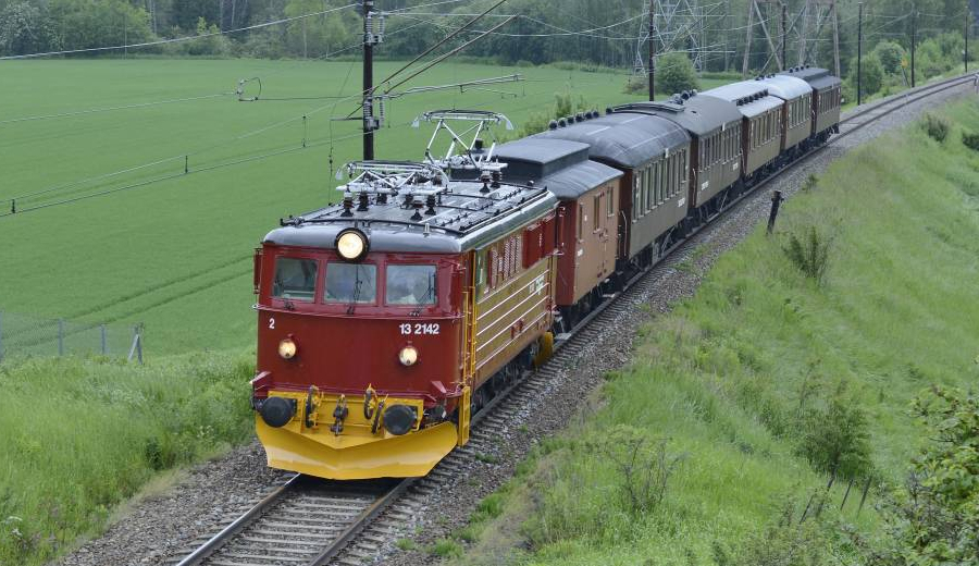NMT-toget med 13-lok
