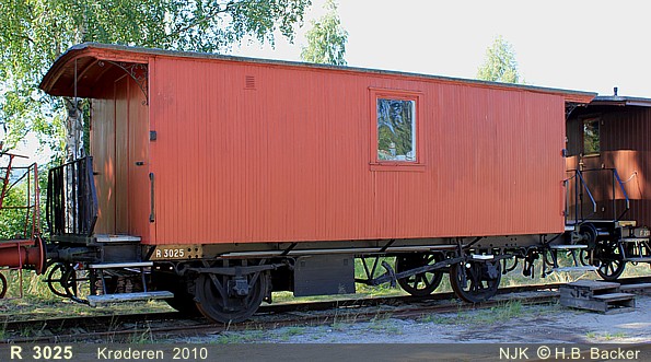 R 3025